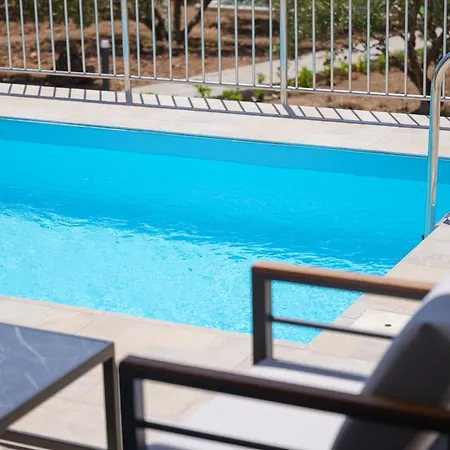 Feriehus Chryselia Suites- Private Pool