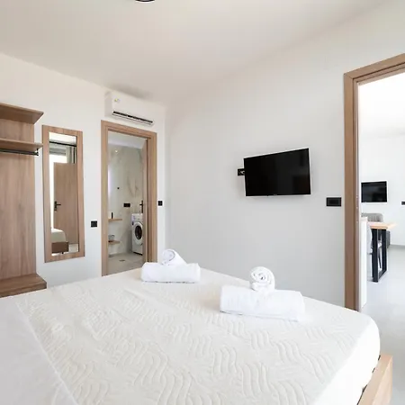 Chryselia Suites- Private Pool Feriehus Keratókambos
