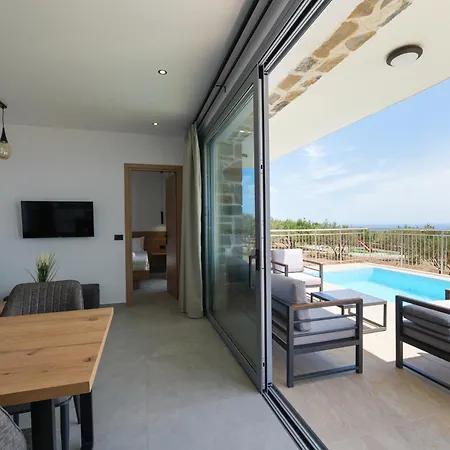 Chryselia Suites- Private Pool Feriehus Keratókambos