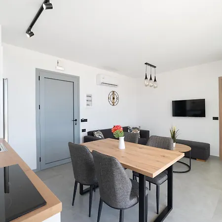 Chryselia Suites- Private Pool *