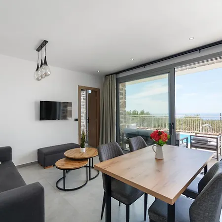 Feriehus Chryselia Suites- Private Pool