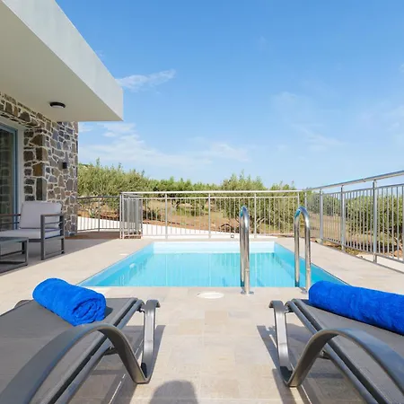 Feriehus Chryselia Suites- Private Pool *