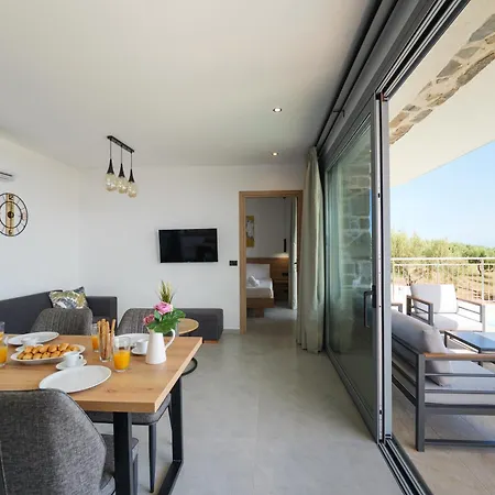 Chryselia Suites- Private Pool *