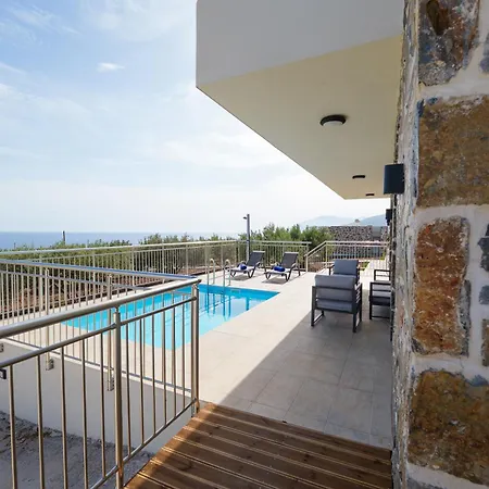 Chryselia Suites- Private Pool