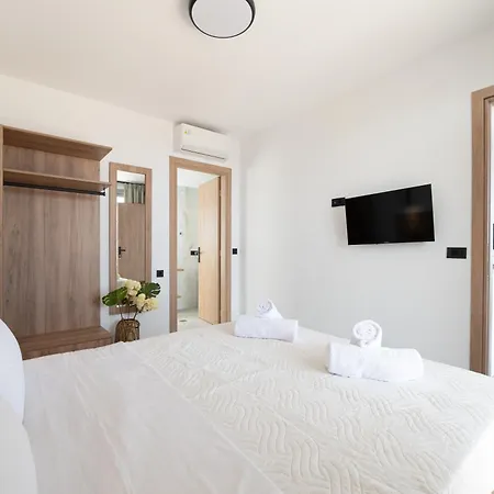 Chryselia Suites- Private Pool *